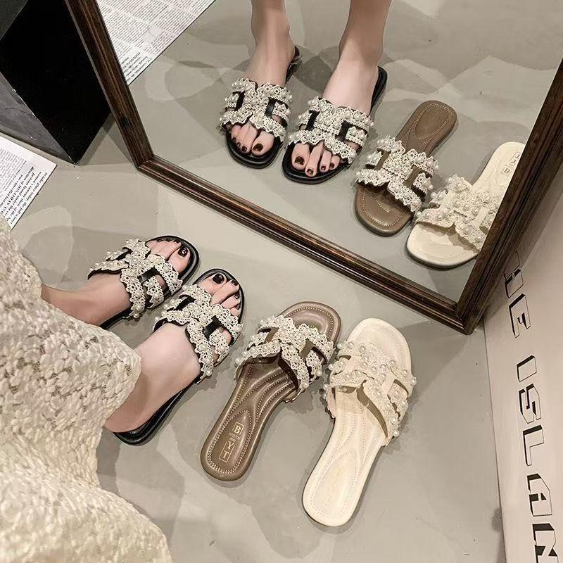 Seaside pearl drag girl summer 2025 outer wear Xiaoxiang flat bottom one-word drag fairy niche is beautiful and cool