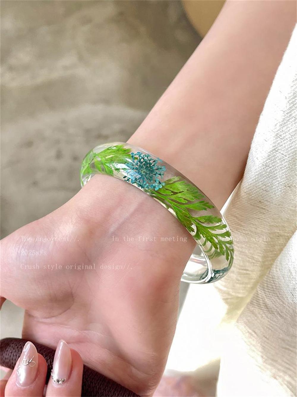 

Cool Summer Fashion Cute Sweet Design Sense Fresh Dopamine Dried Flower Resin Bangle Bracelet Leisure Travel Acrylic Bracelet