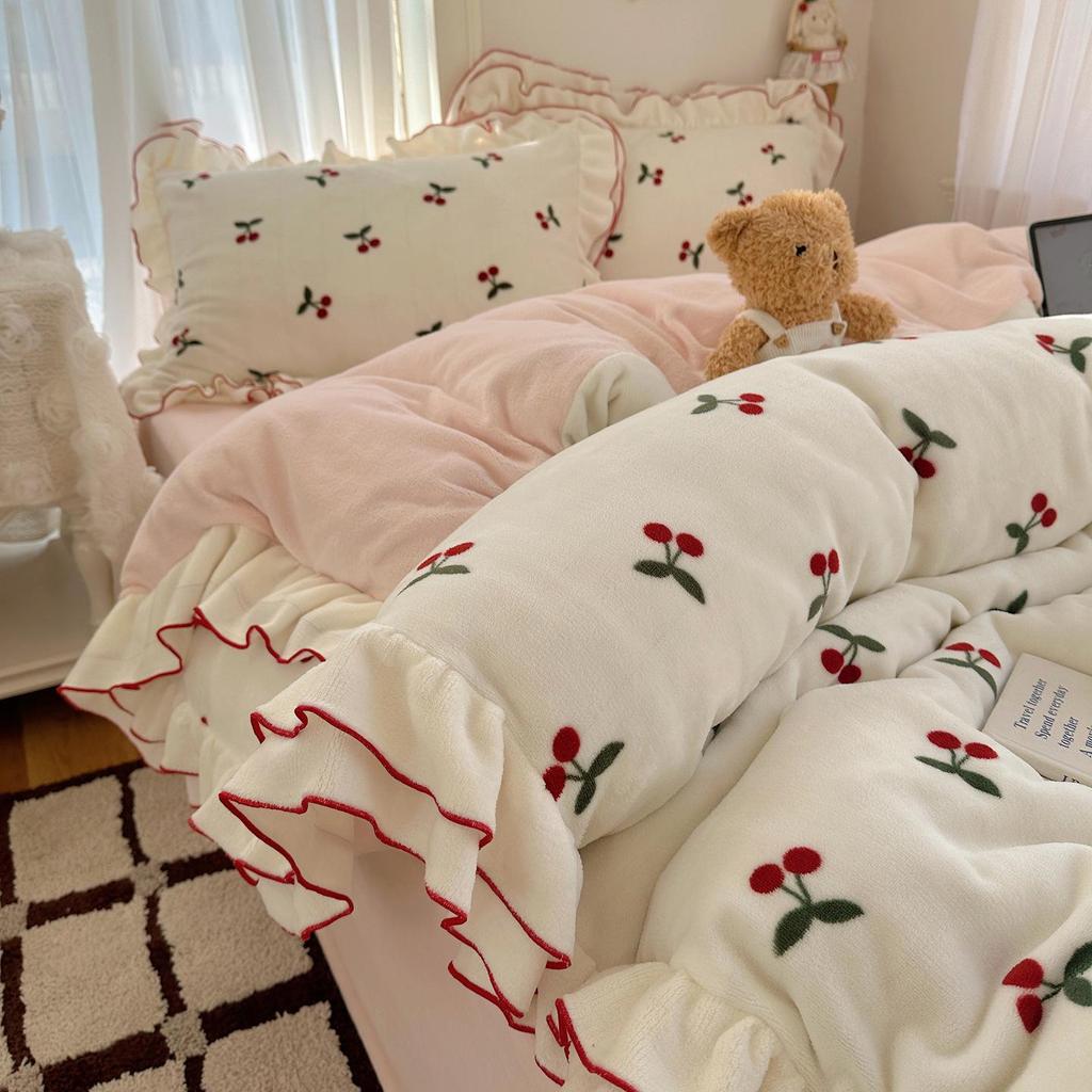 Cherry Lace Overlock Velvet 4-Piece Winter Bedding Set
