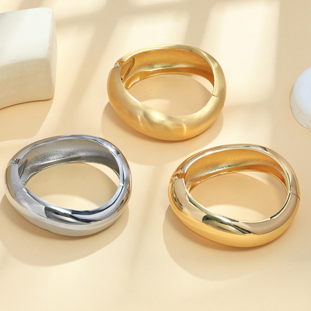 Exaggerated ins heavy industry design sense metal smooth surface bracelet geometric personality wide surface irregular bracelet