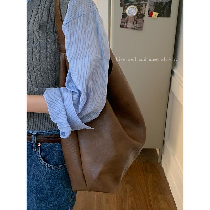 Retro und High-End Unterarm-Pendler-Tasche, Einfache Tragetasche, Einzelne Umhängetasche mit großem Fassungsvermögen