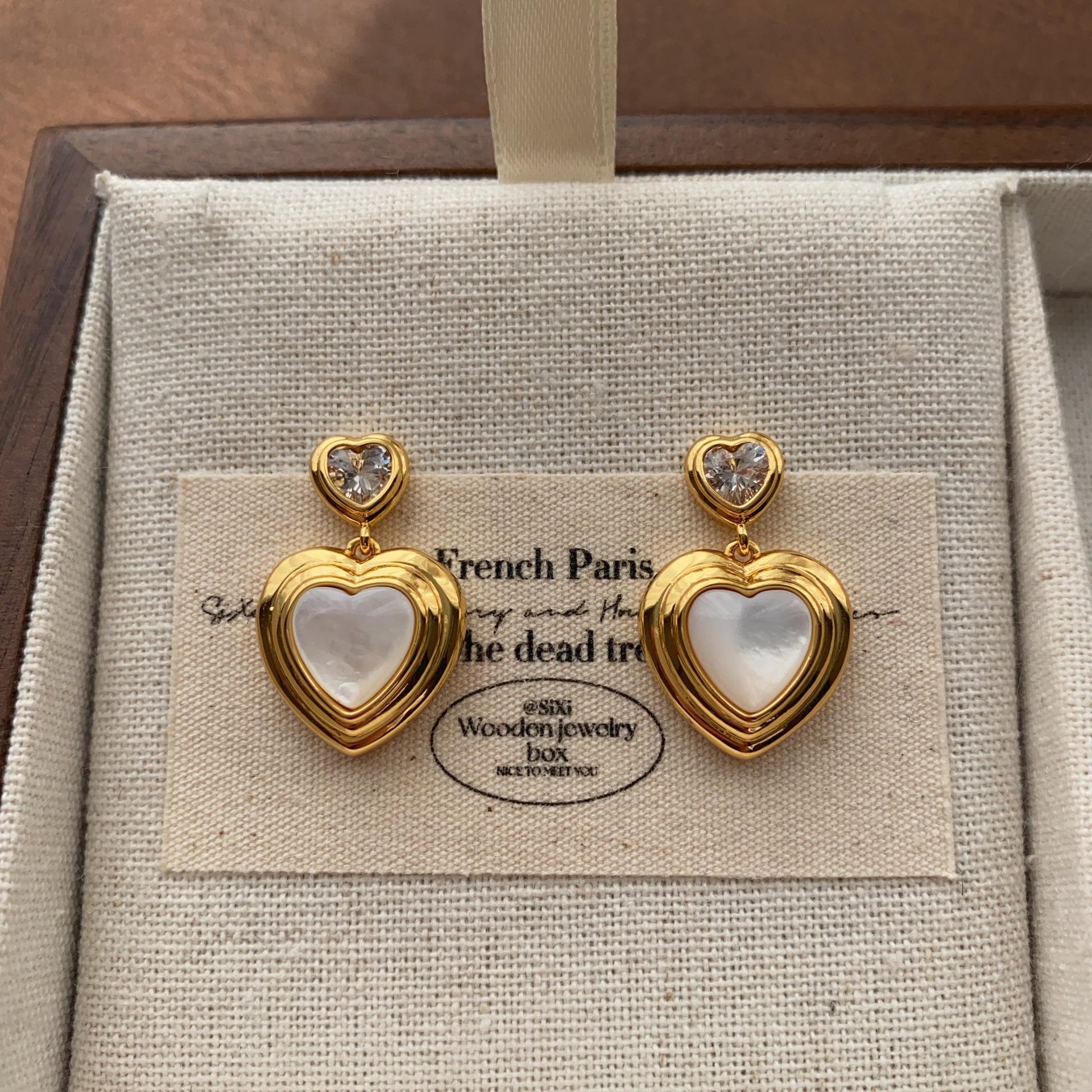 Double-layer heart-shaped fritillary shell stud earrings love earrings light luxury exquisite fashion high sense versatile elegant earrings women