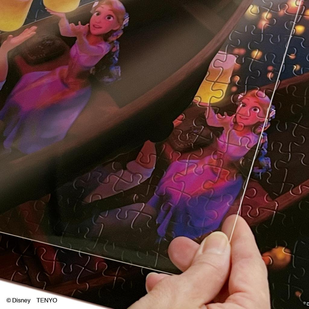 Tenyo in 200 Piece Jigsaw Puzzle Film Art Gallery Jigsaw Puzzle Disney Rapunzel on the Tower Comes with glue and spatula Service card included [Made