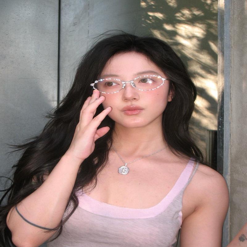 UV400 Protection Silver Oval Punk Diamond Sunglasses Women Retro Fashion for Picnics