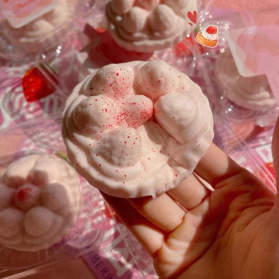 Langsam zurückfederndes Quetschspielzeug Langsam aufsteigendes Erdbeerkuchen-Spielzeug Weiche feuchte Textur Stressabbau Dekompression Fidget für Erwachsene Kinder