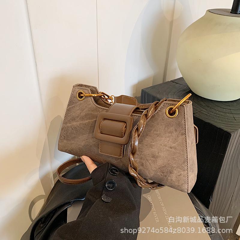 

2025 new temperament versatile armpit bag retro simple messenger bag commuter shoulder strap shoulder bag Internet celebrity