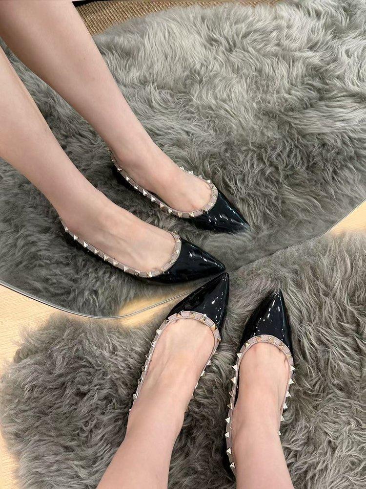 Pointed rivet single shoes~ heightening French shallow mouth soft patent leather temperament commuting versatile inner heightening single shoes women