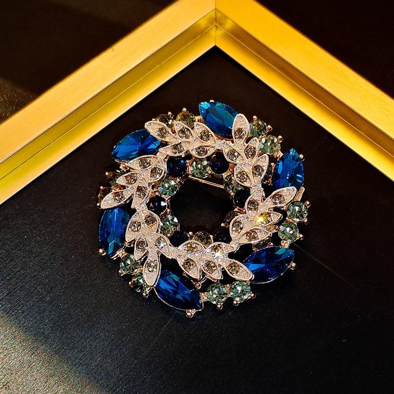 High-End Light Luxury Flower Brooch Female Heavy Industry Design Sense Animal Brooch Diamond Corsage Coat Clothing Accessories