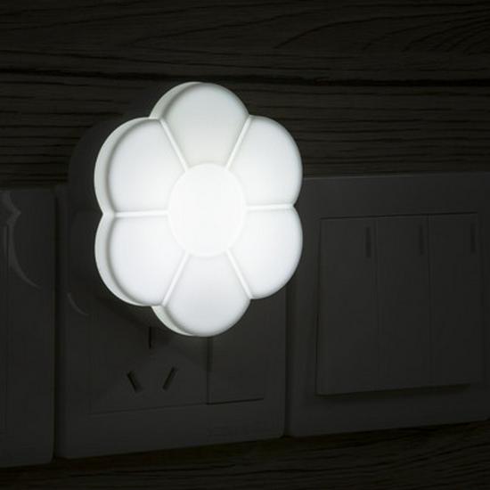 Smart LED Sensor Night Light – Motion Activated, Energy-Saving Plug-In, Innovative Gift Idea