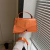 Fashionable Retro Crossbody Bag With Soft Structure Ideal For Everyday Use And Casual Events