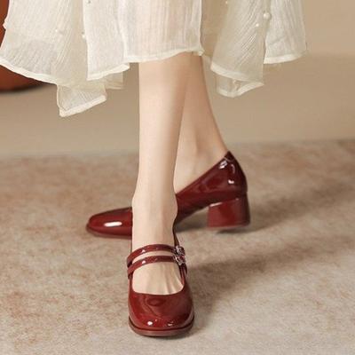 Neue Damen-High-Heels mit dicken Absätzen, hohen Absätzen, spitzer Zehenpartie und flachem Ausschnitt, glänzendes Lackleder