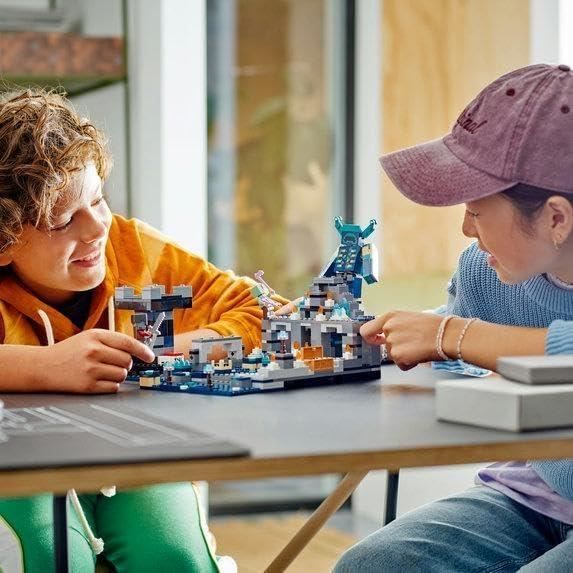Jouet De Construction - LEGO - The Deep Dark Battle 21246 - 584 Pièces - À Partir De 8 Ans - Mixte