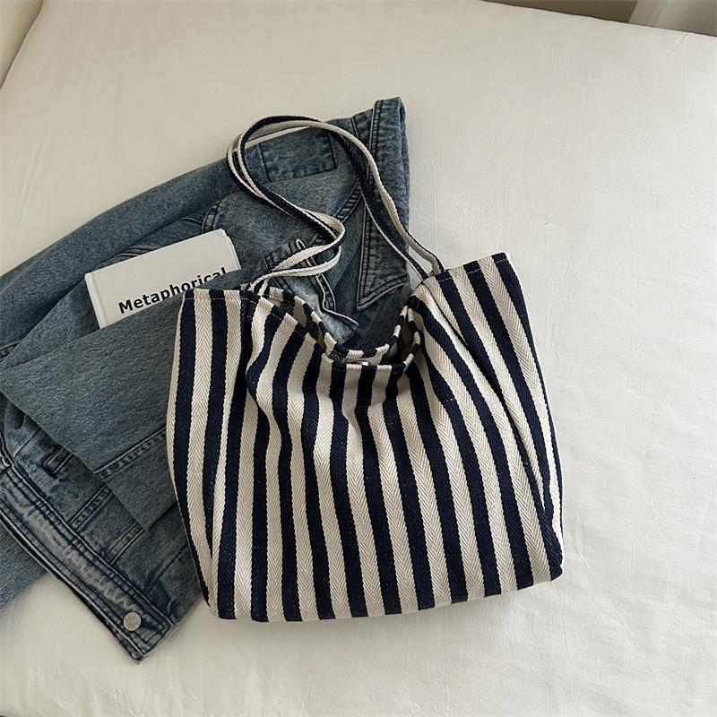 Stylish And Spacious Retro Canvas Tote Bag For Everyday Fashionable Shopping