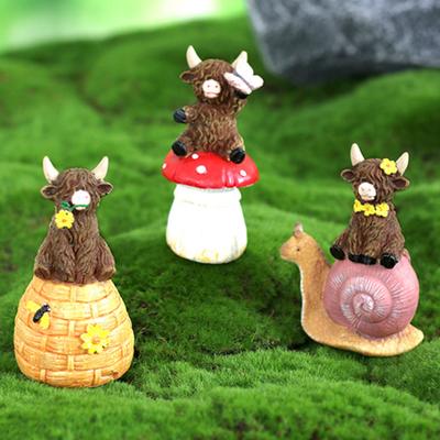 Garden Highland Cow Figurine Resin Highland Cow On Mushroom/Snail/Frog Statue for Patio Balcony Lawn Yard