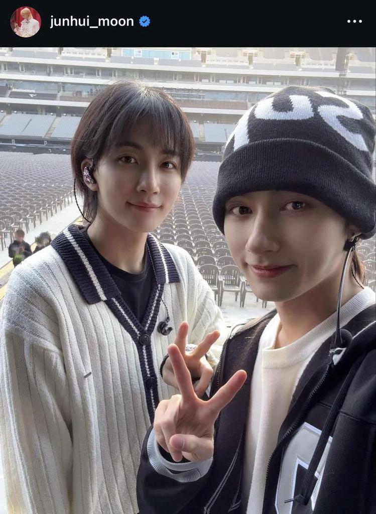 [USED] Jungkook wearing a black Supreme Big Logo Beanie