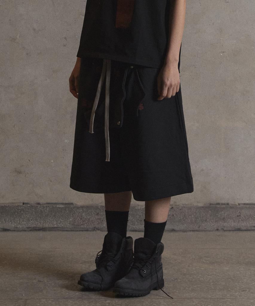 Garter Gallery Hidden Pocket Bermuda Sweat Shorts_Black