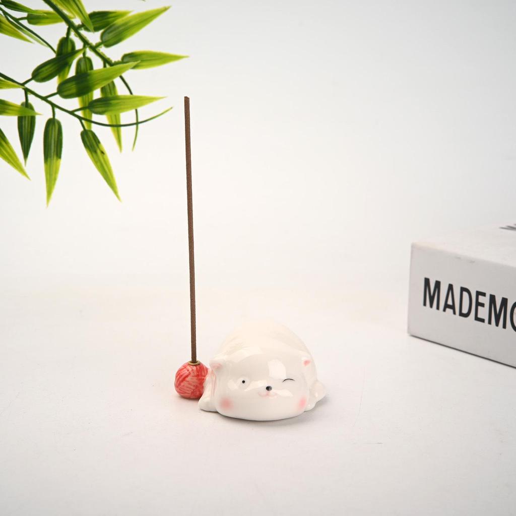 Ceramic Cute Kitten Incense Holder - Sandalwood & Agarwood Burner for Home Decor and Incense Ceremony.