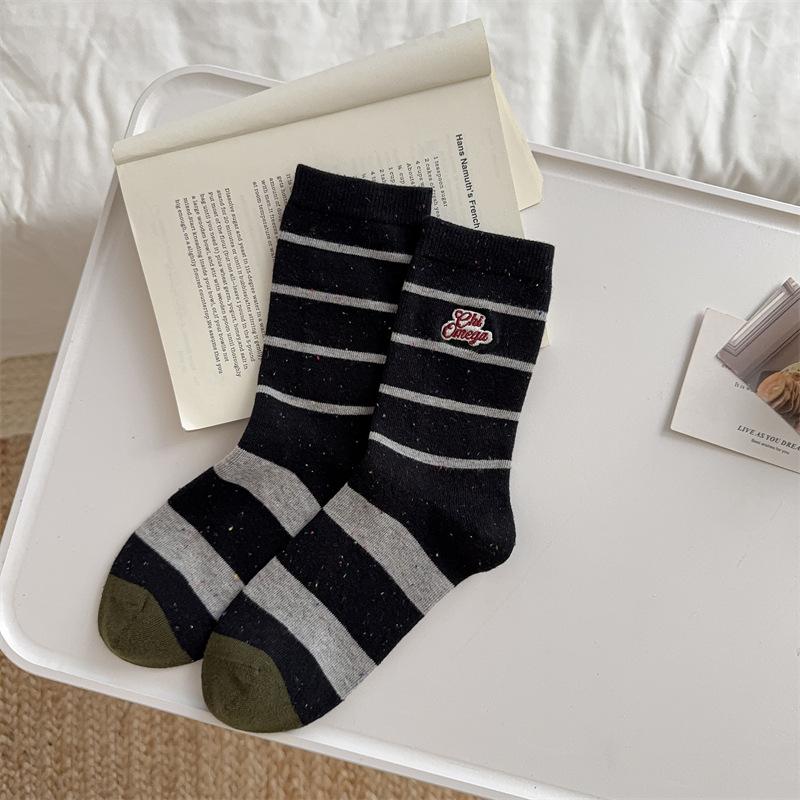 

College Style Autumn and Winter Polka Dot Fabric Label Pile Socks Pure Cotton Socks Are Versatile for Women 1 pair
