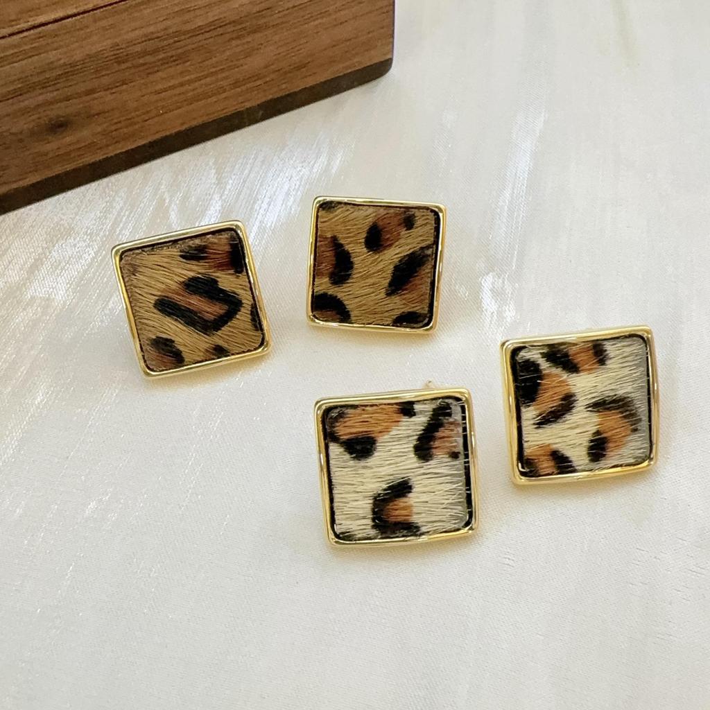 Leopard Print Square Stud Earrings: Chic, Luxurious, Versatile for Women - Perfect for Autumn/Winter