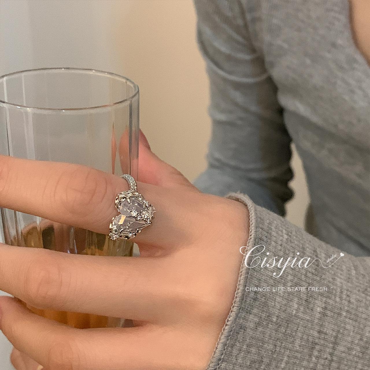Adjustable Sweet Heart Open Ring: Women s Fashionable, Trendy Split Design