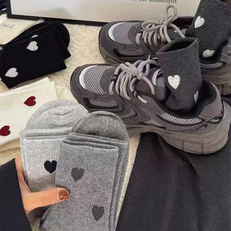 2025 Spring/Summer Trendy High-Value Japanese Women's Cute Heart-Shaped Mid-Calf Socks