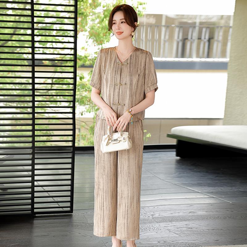 2026 Summer Casual Fashion: Age-Reducing Loose Two-Piece Shirt Set for Mothers