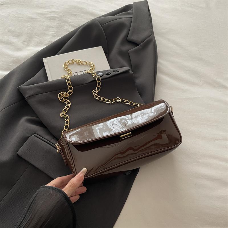 

New stylish and simple shoulder bag large capacity chain messenger women s bag underarm bag oil wax picofarad stick bag