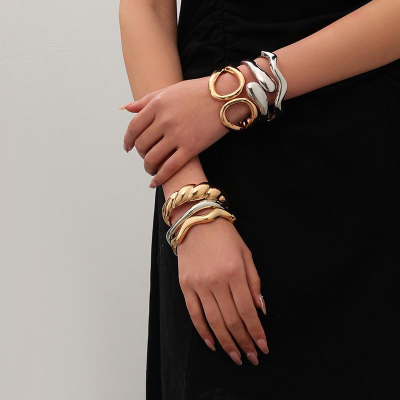 Simple and Personality Exaggerated Wide Edge Hollow Spring Alloy Bracelet Business Temperament Bracelet