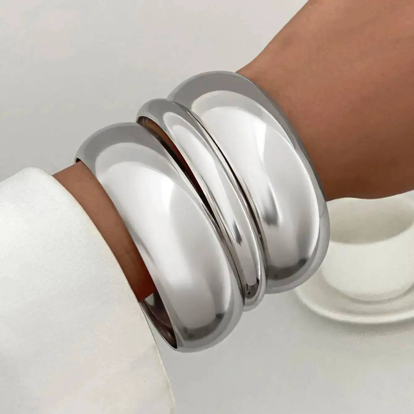 

SHIXIN 3 Pcs/Set Smooth Surface Round Wide Bangle for Women Punk Glossy Geometric Multi Layer Stackable Bracelet Daily Jewelry