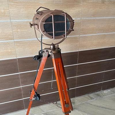 Holofote com suporte de madeira, decoração de casa vintage, presente para todos, luminária de chão com visual novo e real