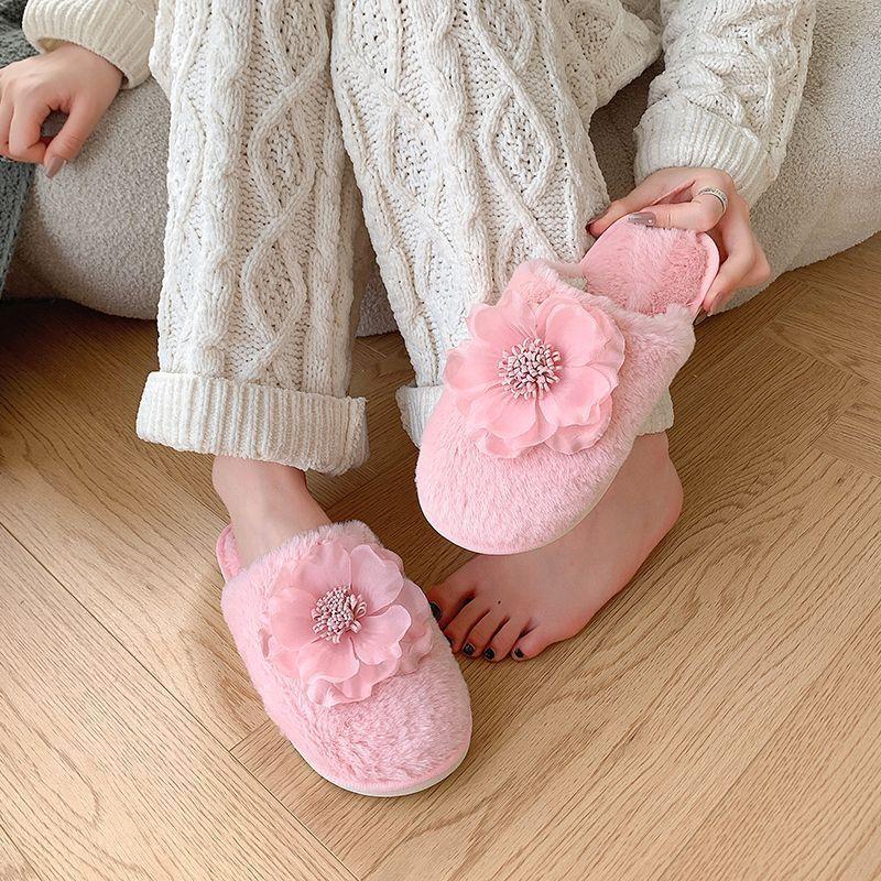 Pregnant women's thermal cotton slippers wear flat bottom one-word fluffy slippers 2025 autumn and winter new versatile flowers