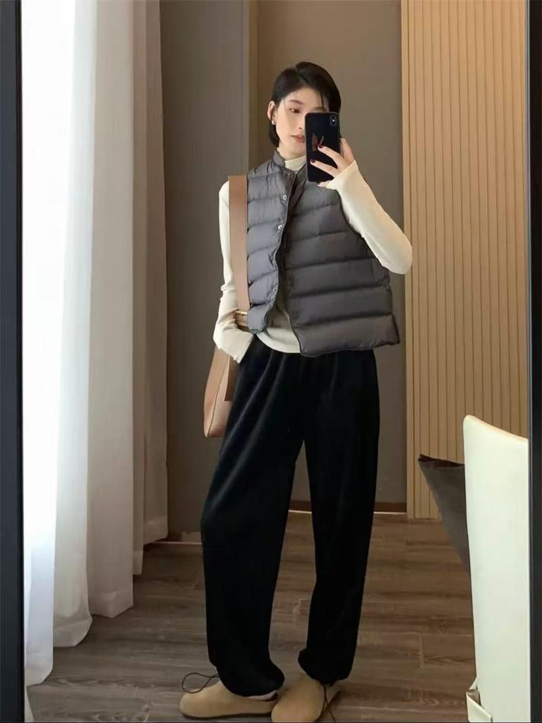 Damenmode Weiße Daunenweste - Winterkollektion 2025: Warme, leichte, ärmellose Schicht