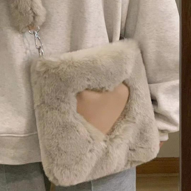 Fashion Love Heart Clutch Bag Versatile Women's 2023 New Fall Winter Large Capacity Shoulder Crossbody Bag Soft Plush Tote Bag
