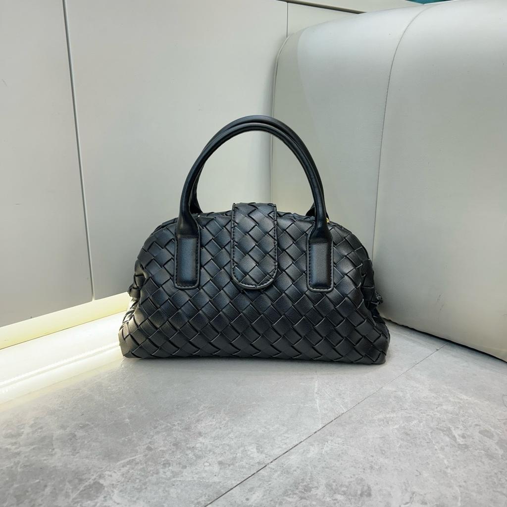 2026 leather cross-border new cloud bag woven portable shoulder crossbody magnetic bowling Boston bag women