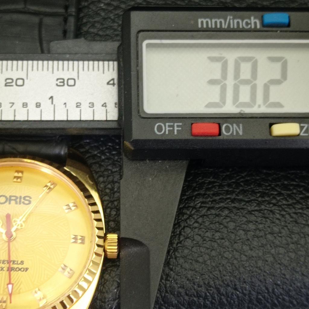 VINTAGE HAND-WINDING SWISS MENS REFURBISHED GOLDEN COLOR DIAL WATCH A438506-2 R131a-a438506