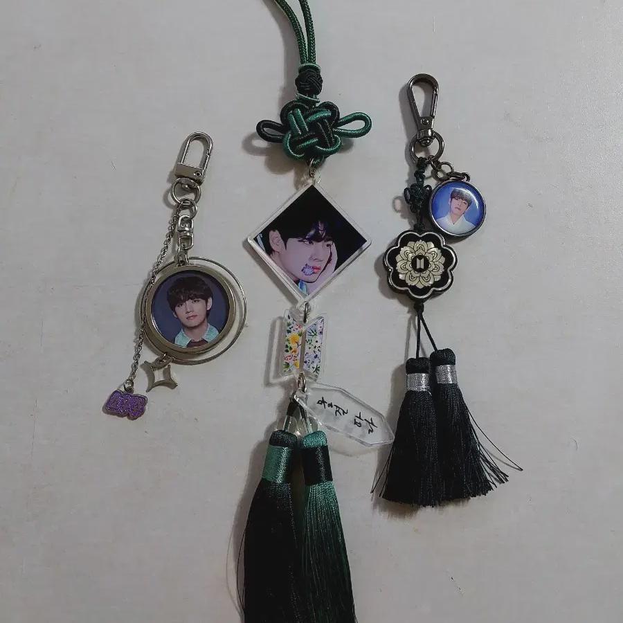 BTS V Dalmajung/small Universe Keyring