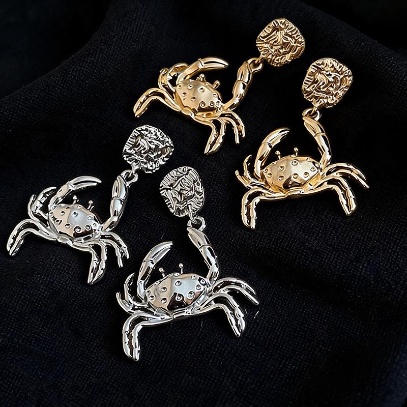 Silver Needle European-American Metal Crab Stud Earrings – Unique High-end Fashion Accessories for Women