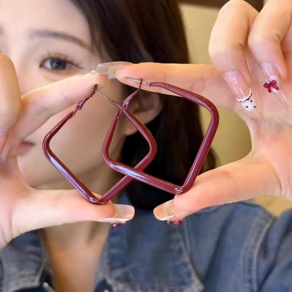 2025 Trendy High-End Retro Earrings: Autumn/Winter Design