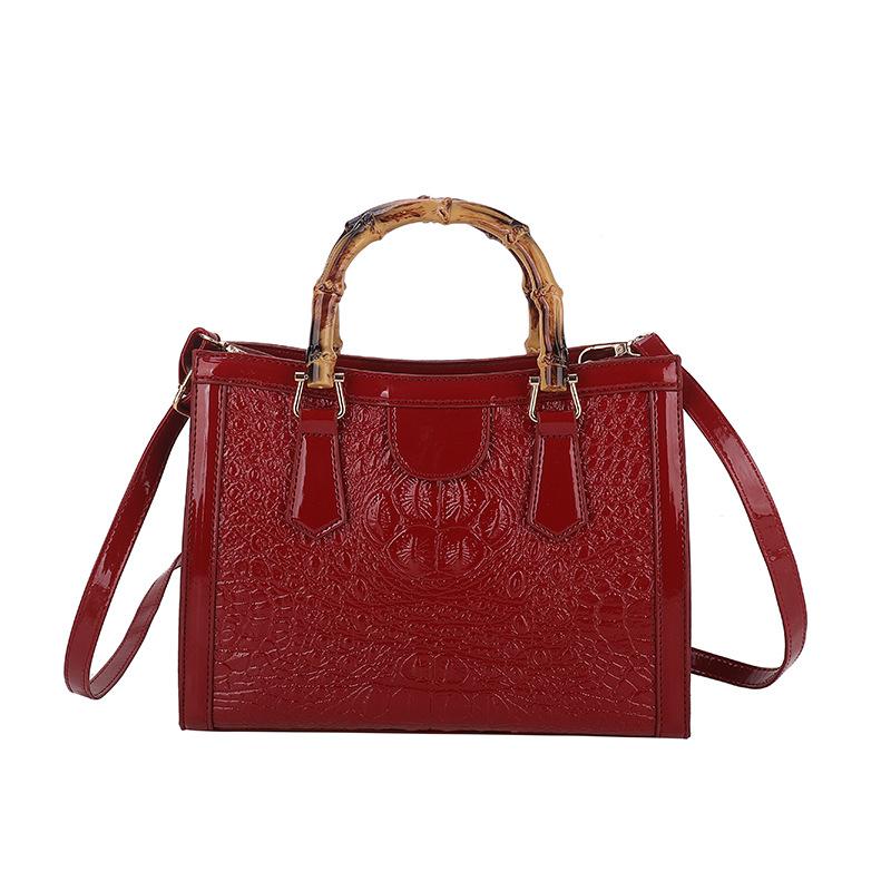 2023 Cross Border New Tote Bag Women's Bag Foreign Trade Leisure Large Capacity Crocodile Pattern Bag Women's Bamboo Handbag
