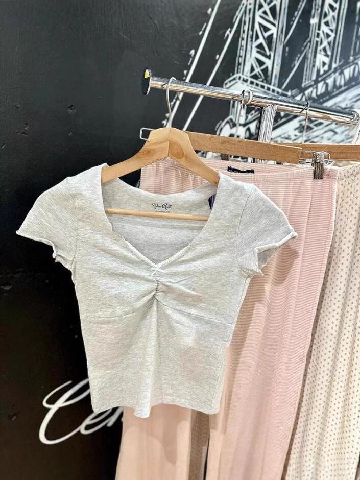 T-shirt à manches courtes plissé avec col en dentelle et nœud style BLACKPINK - Haut en coton ajusté pour femme
