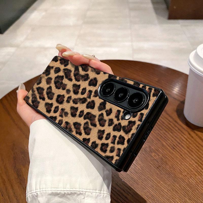 Stoßfeste Schutzhülle aus Leder mit Leopardenmuster für Samsung ZFold7/ZFold6