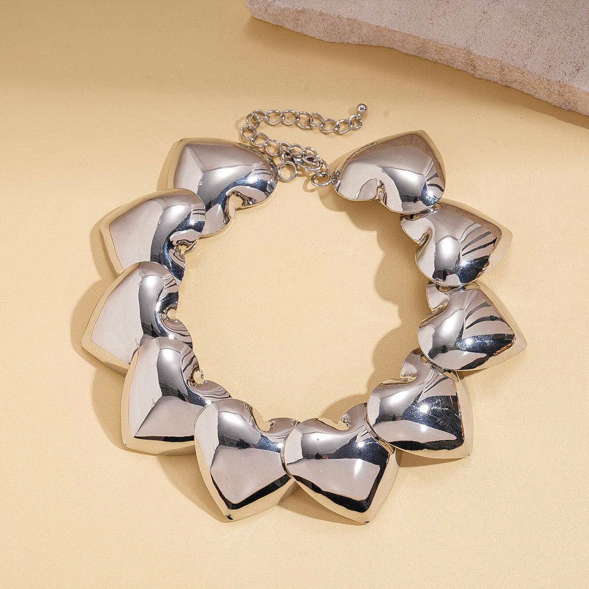 

Exaggerated metal glossy love neck chain personalized fashion collarbone chain niche necklace