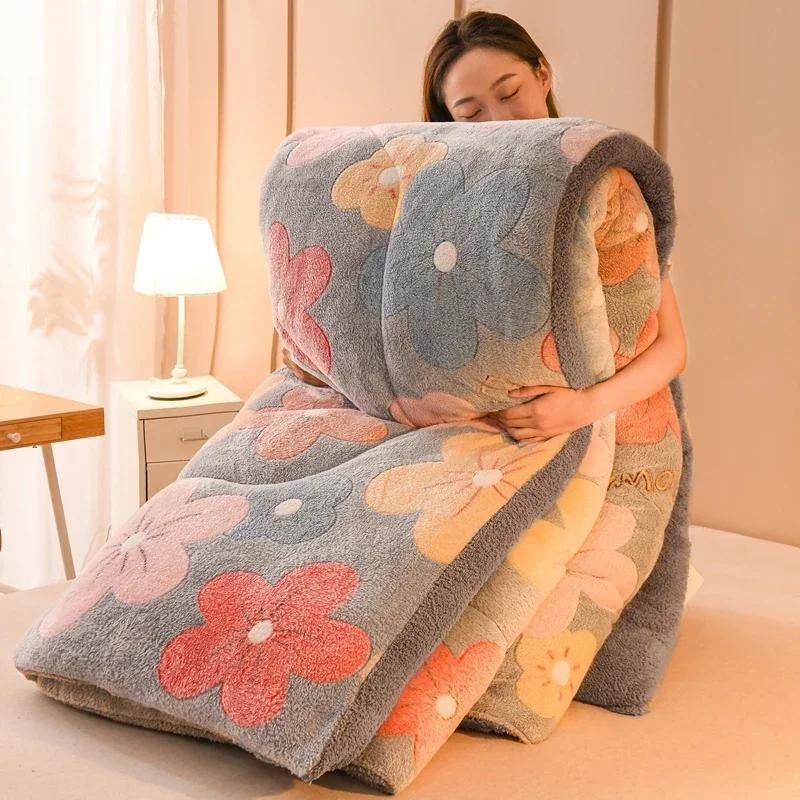 Superior Warm Fabric Double-sided Velvet Blanket Thick Warm Delicate and Soft Quilt Plush Single Students Dormitory Comforter