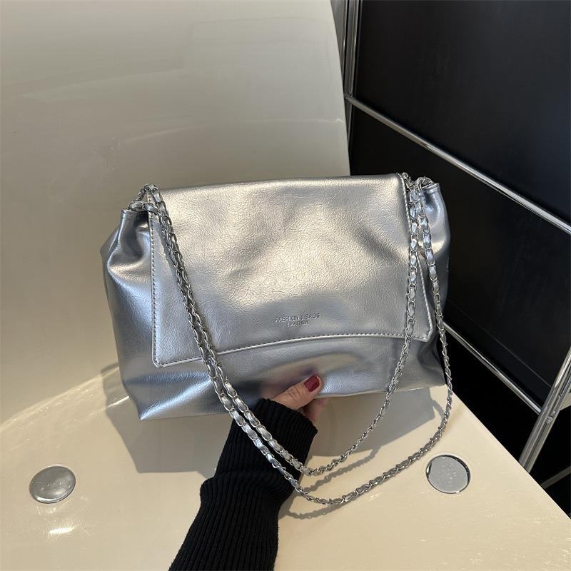 Soft leather large-capacity fashionable and simple commuter chain shoulder bag women's early autumn new versatile tote bag