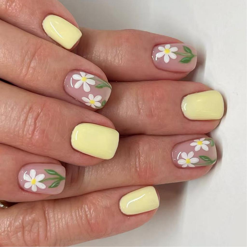 24 Pcs Short Square False Nail Flowers Press On Nail Yellow Acrylic Nail Glossy Full Cover Stick On Nail for Woman