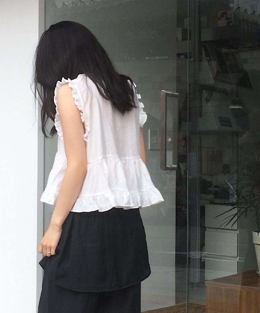 APOEM Frill Blouse - 2 Colors