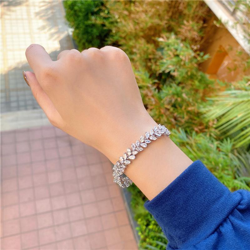2026 European and American New Fashion Trend Accessories Women's Creative Bracelet Simple Zircon Leaf Bracelet