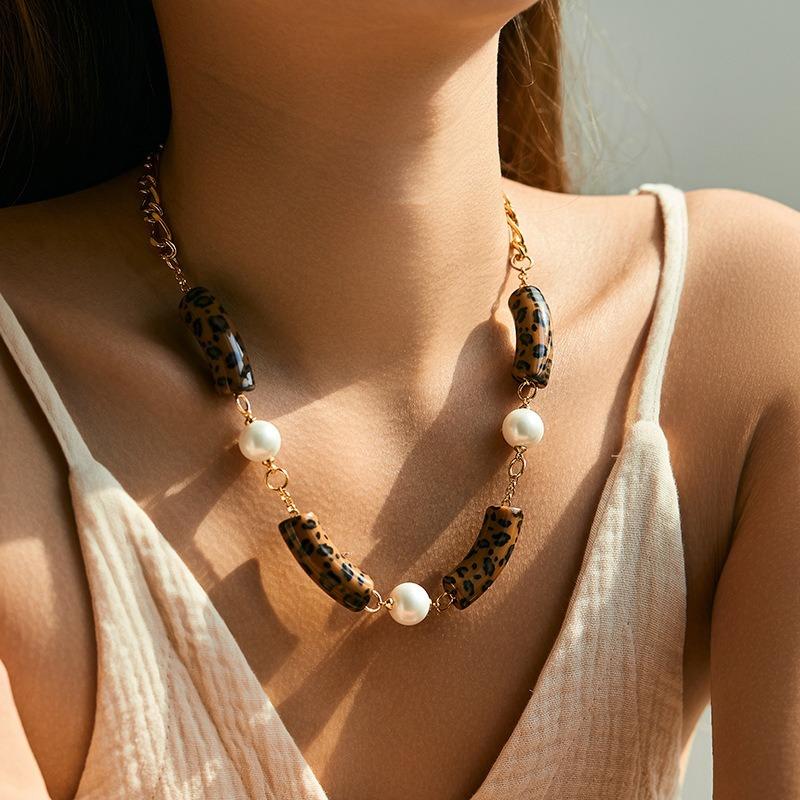 Leopard Print Elegant Pearl Retro Clavicle Necklace For Women