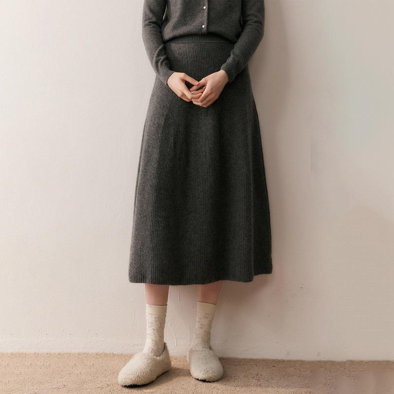 

2025 Autumn/Winter Women s High-Waisted Cashmere Thick Knit Skirt with Elastic Waist One Size