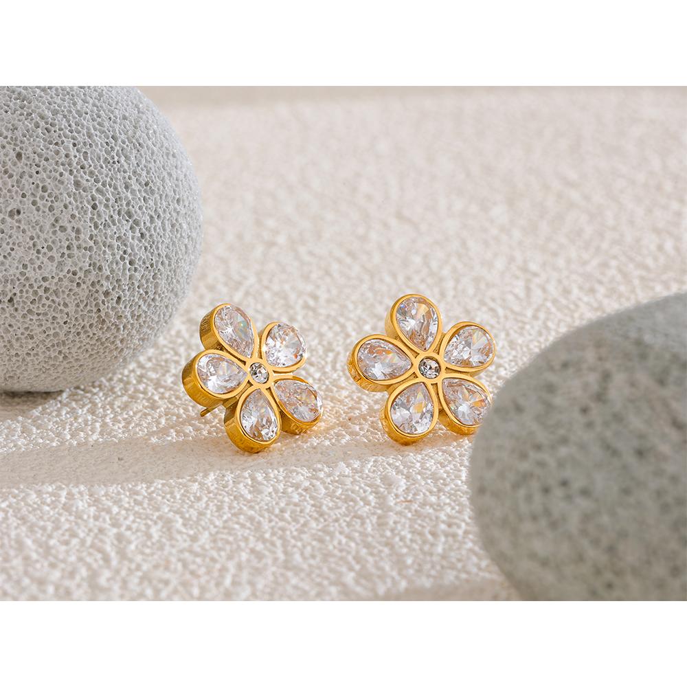 Yhpup AAA Bling Zirkonia Blume Goldene Steckerohrringe für Damen 316L Edelstahl Mode Glänzender Schmuck Wasserdicht